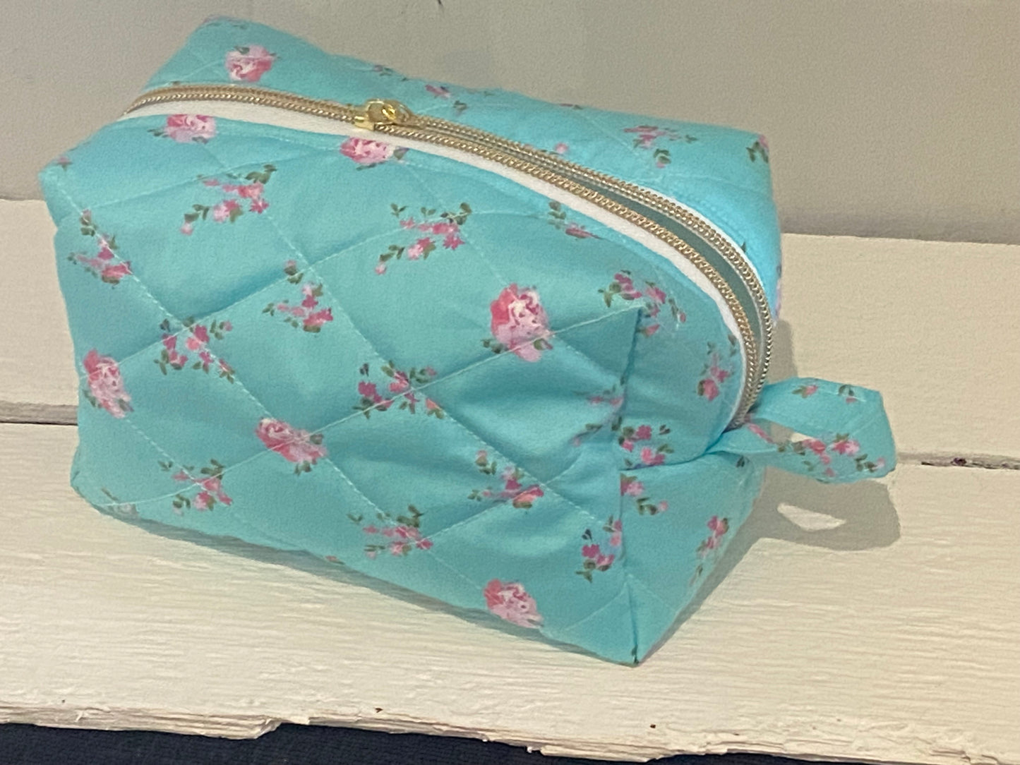 Quilted Boxy Pouch - Medium - Pink Rose with Turquoise background