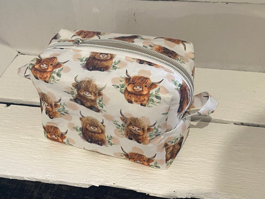 Boxy Pouch - Medium - Highland Cow